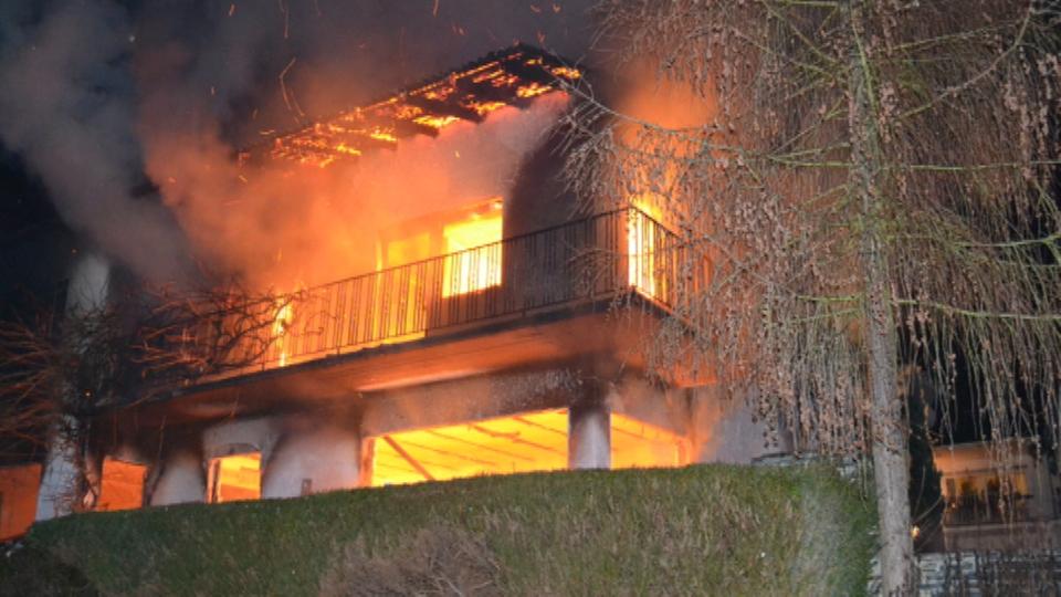 Mann stirbt bei Hausbrand in Geisenheim - hessenschau.de