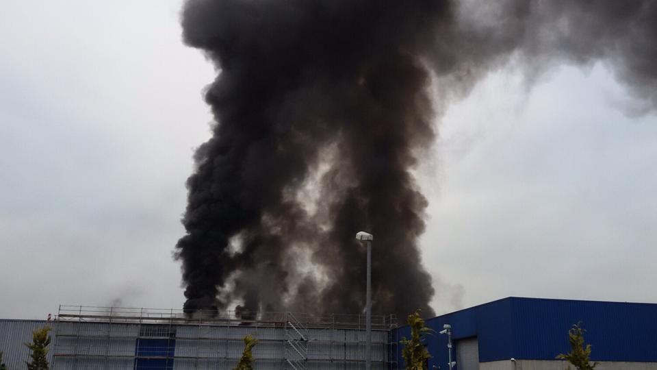 Wieder Feuer bei Recyclingfirma in Buseck - hessenschau.de
