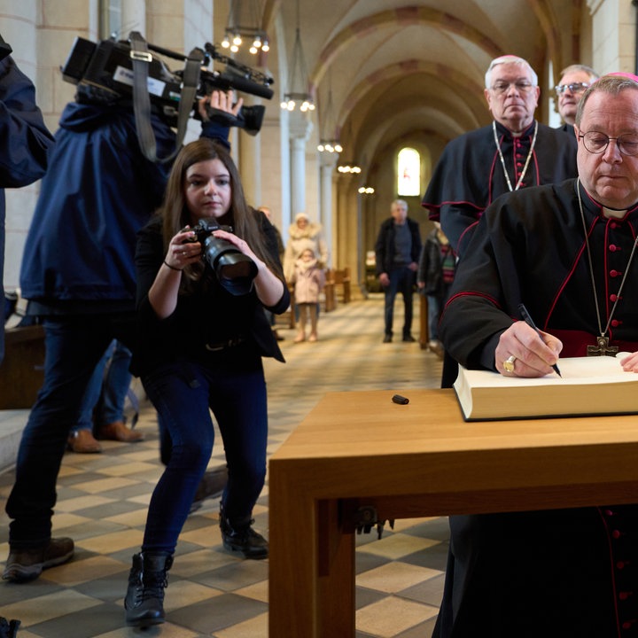 Trauer Um Papst Benedikt Xvi Gro Er Theologe Und Hirte