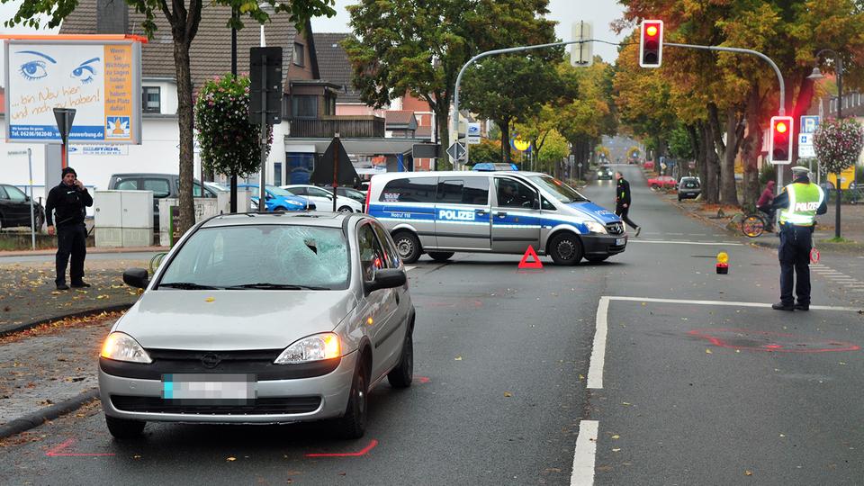 Fußgängerin stirbt nach Unfall mit Auto - hessenschau.de