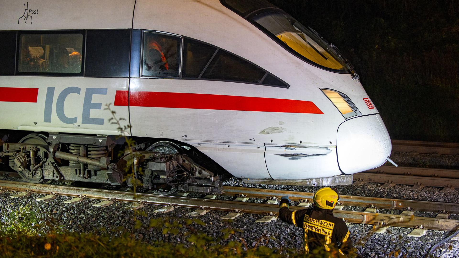 Tödlicher Unfall Zug erfasst zwei Männer an Bahnhof Audio