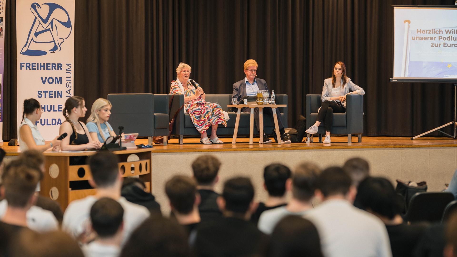 Podiumsdiskussion vor Europawahl Frühere EU Politiker sprechen mit