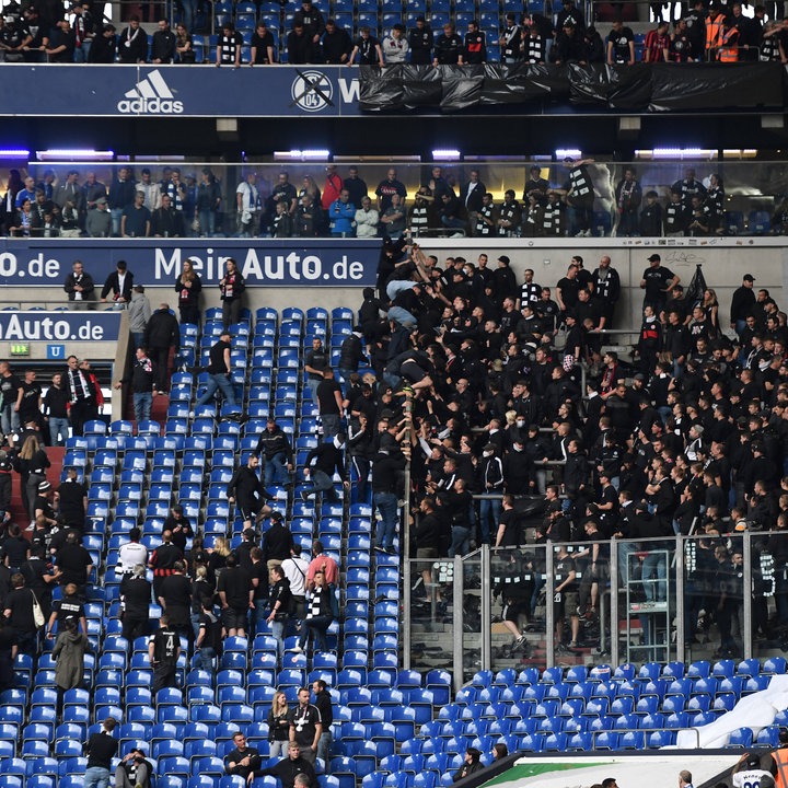 Eintracht Frankfurt Zw Lf Stadionverbote Nach Schl Gerei Auf Schalke