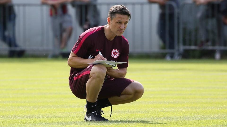 Eintracht-Keeper Hradecky vor Spiel in Augsburg optimistisch - hessenschau.de