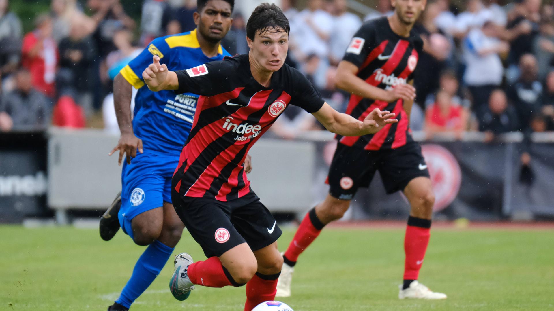 Viele Tore beim ersten Test Zweite Eintracht Frankfurt Reihe kämpft um