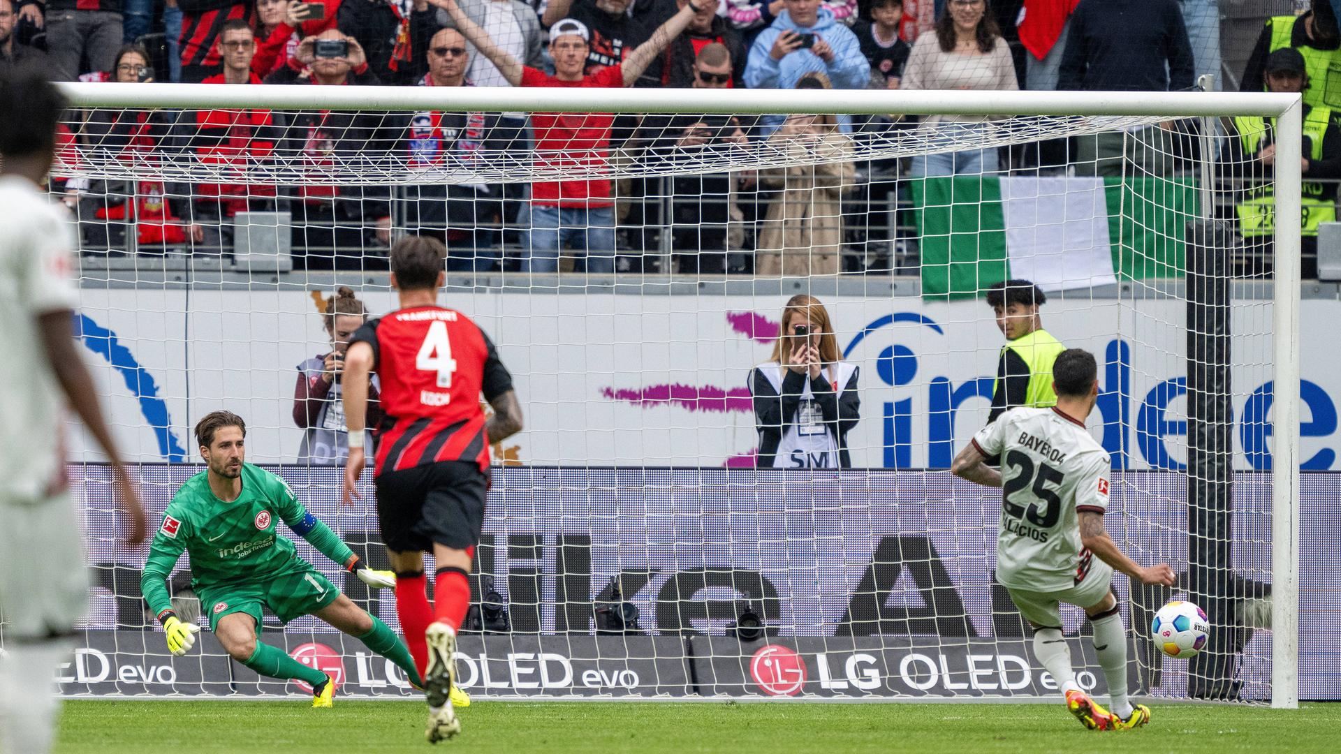 Eintracht Frankfurt Unterliegt Bayer Leverkusen Eine Ecke Aber Zwei