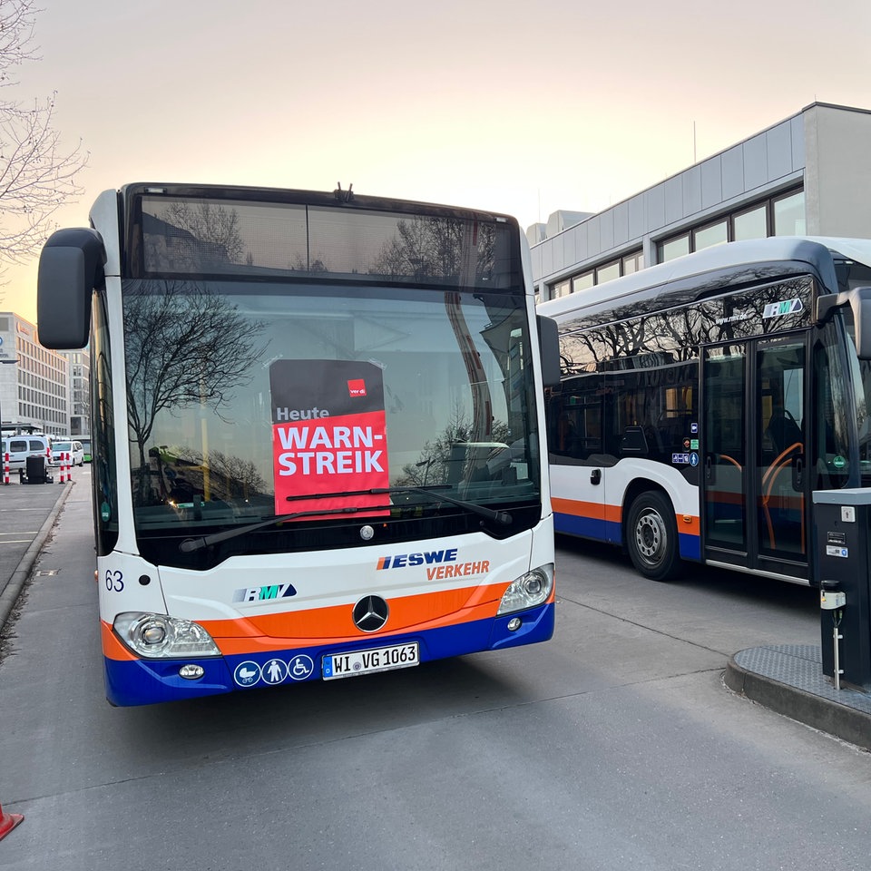 Tausende Klimaschützer demonstrieren für Verkehrswende hessenschau de