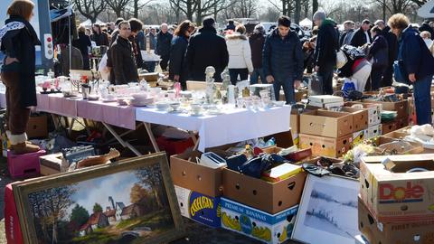 Verkaufsstand bei einem Flohmarkt