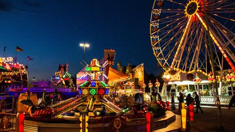 Karussell und Riesenrad auf dem Bad Vilbeler Markt