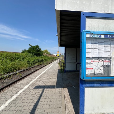 Kleiner Bahnsteig Büdingen-Büches