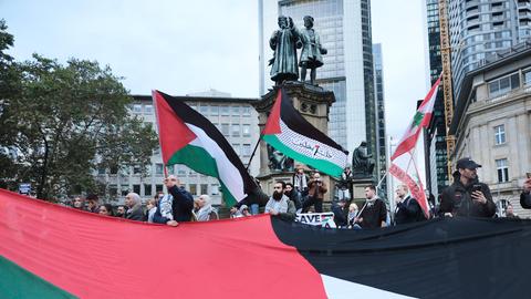 Pro-Palästina-Demonstration in Frankfurt zum Jahrestag des Hamas-Terroranschlags in Israel.