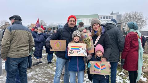 Eine Familie gegen Rechts: Markus Wunsch, Jenny Forth mit Leni und Lotte.