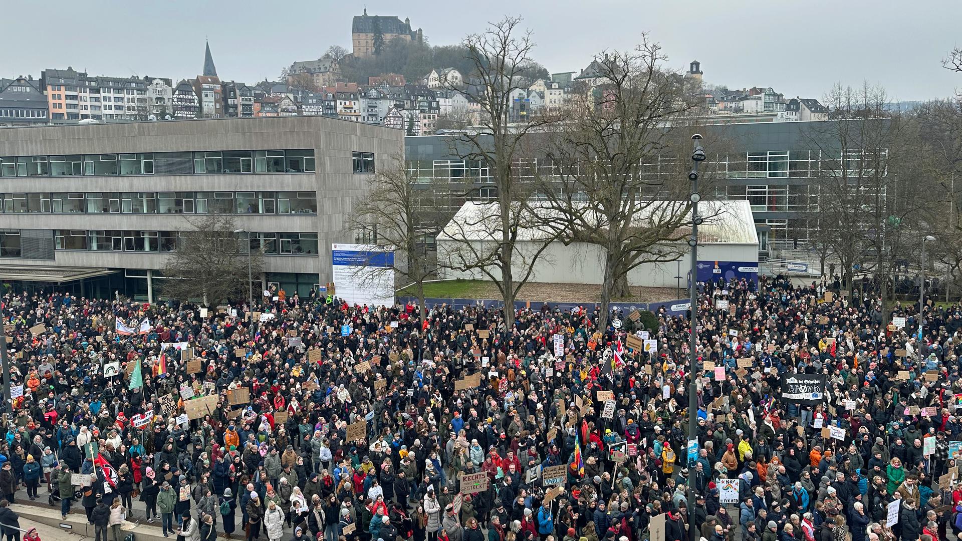 vor-bundestagswahl-14-000-demonstrieren-in-marburg-f-r-demokratie-und-gegen-rechtsextremismus