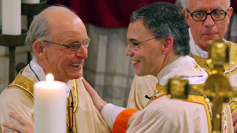 Franz Kamphaus (li.) im Jahr 2008 mit seinem Nachfolger Franz-Peter Tebart-van Elst