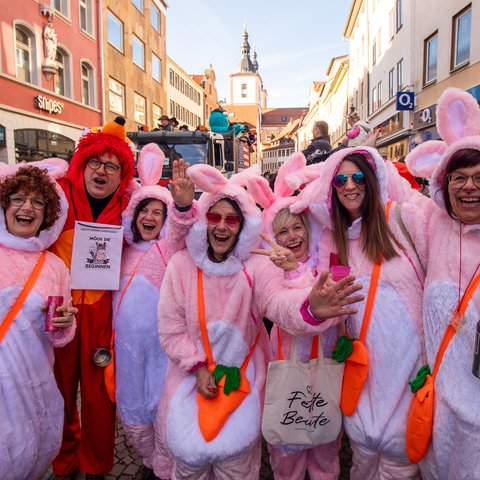 Hessens größter Rosenmontagsumzug fand in Fulda statt.