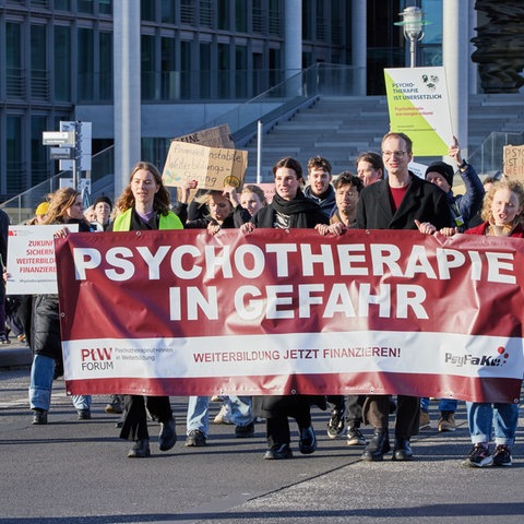 Felix Kiunke (Zweiter von rechts) mit anderen Studierenden auf einer Demo in Berlin Mitte Oktober.