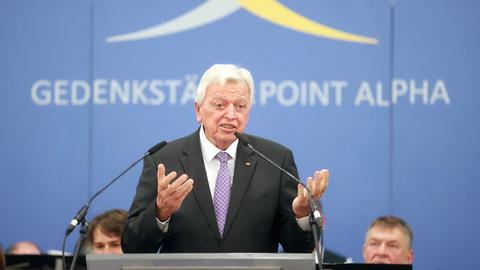 Volker Bouffier spricht beim Festakt zum Tag der Deutschen Einheit an Gedenkstätte Point Alpha bei Rasdorf (Fulda)