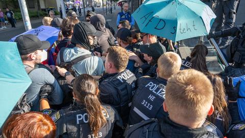 Auf der Demonstration kam es zwischenzeitlich zu Gerangeln zwischen Demonstrierenden und Polizei.