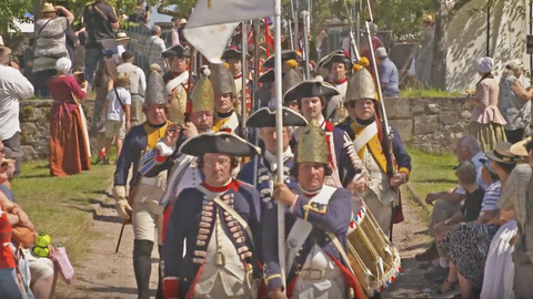 "You dammed Hessian": In Schloss Fasanerie in Eichenzell erinnerten im August rund 400 Darsteller an die gemeinsame hessisch-amerikanische Geschichte.