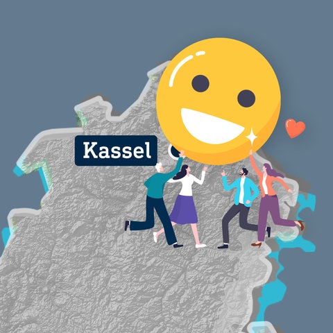 Auf graublauem Hintergrund ein Kartenausschnitt der oberen Hälfte Hessens. Darin markiert "Kassel" mit Ortspunkt. Vor dem Ortspunkt ein großes Smiley-Icon mit kleinen Menschen, die es freudig tragen.