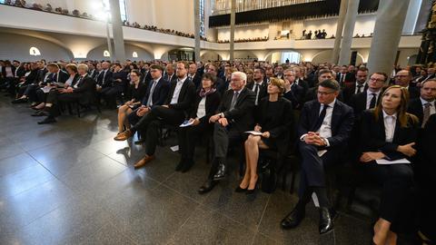 Rund 1.000 Gäste waren bei der Gedenkfeier in Kassel anwesend, darunter auch Ministerpräsident Boris Rhein (CDU).