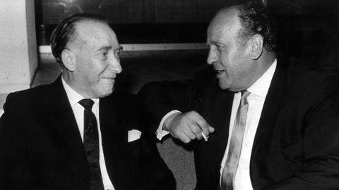 Oskar Schindler mit seinem ehemaligen Buchhalter Itzhak Stern (links) in Israel