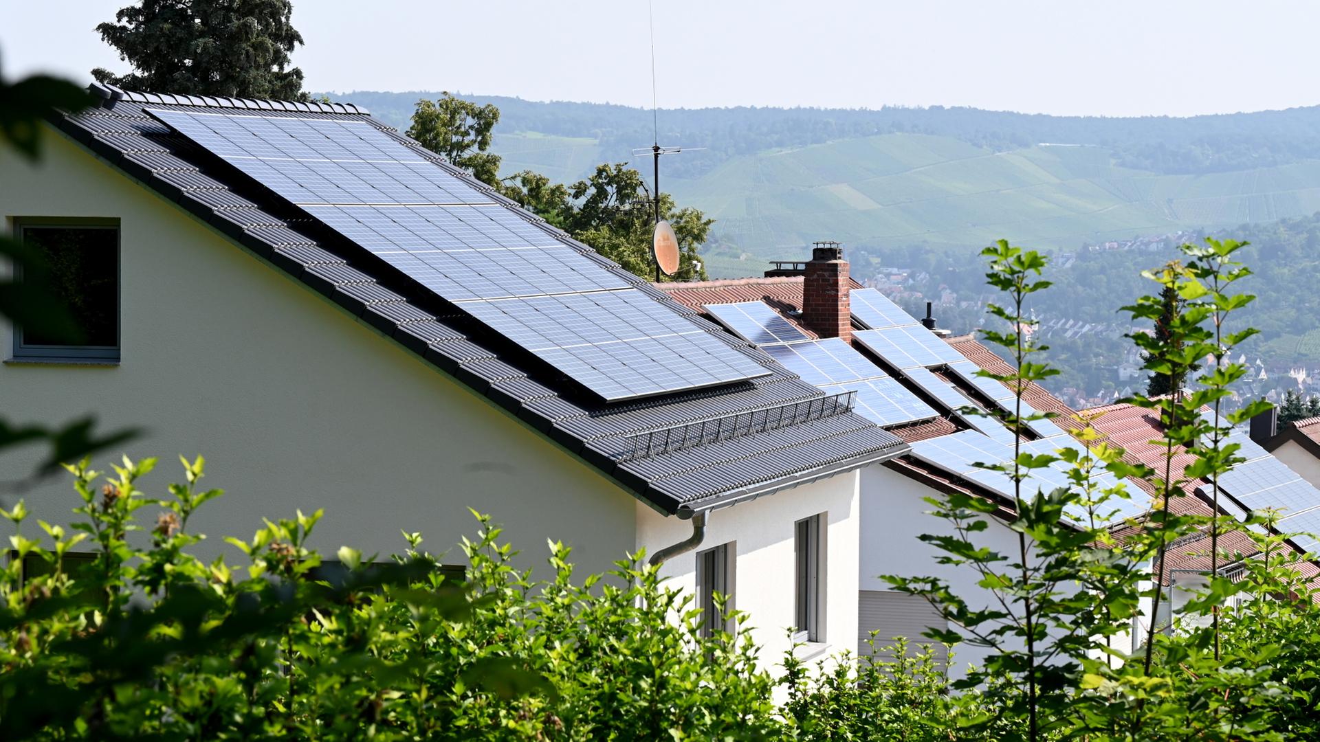 https://www.hessenschau.de/gesellschaft/solaranlage-photovoltaik-energiewende-100~_t-1658311313347_v-16to9__retina.jpg
