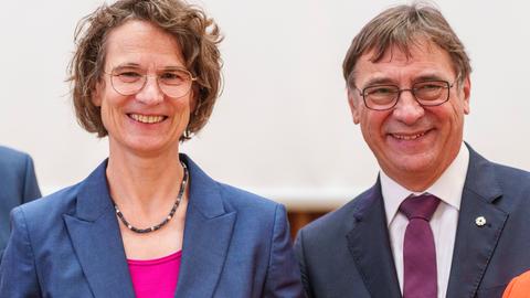 Die frisch gewählte EKHN-Kirchenpräsidentin und ihr Vorgänger: Christiane Tietz und Volker Jung.