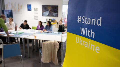 Im Ukraine Coordination Center (UCC) in Frankfurt werden Kriegsflüchtlinge beraten.