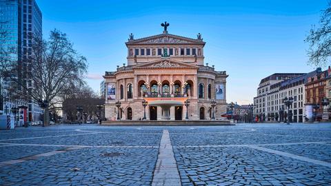 Das Bild zeigt die Alte Oper Frankfurt in der Außenansicht.