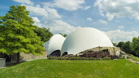 Die markante Kuppel des Amphi-Theaters in Hanau