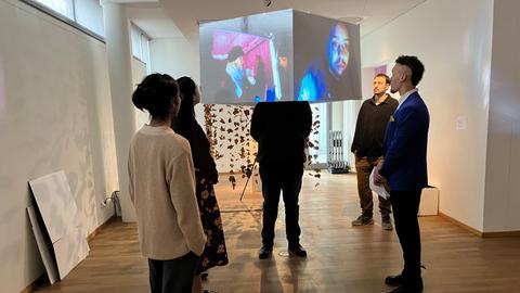 Blick in die Ausstellung "Begegnungen in Dieburg" im Schloss Fechenbach