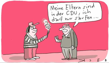 Ein Mann raucht einen Joint. Ein zweiter steht daneben uns sagt: "Meine Eltern sind in der CDU. Ich darf nur saufen."