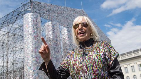 Das Werk "Parthenon of Books" von Marta Minujin ist eines der zentralen Kunstwerke der documenta.