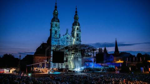 Fuldaer Dom mit Lichteffekten bei der Musical-Premiere "Bonifatius"