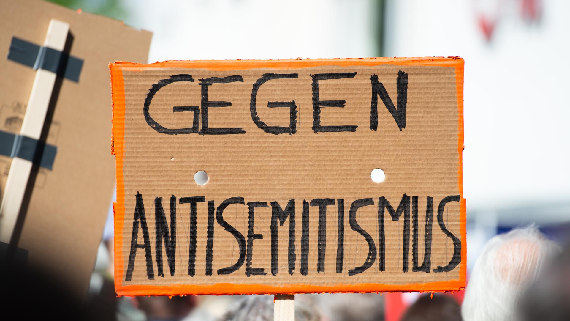 Kirchen und Sportverbände in Hessen kämpfen gemeinsam gegen Rechtsextremismus und Antisemitismus