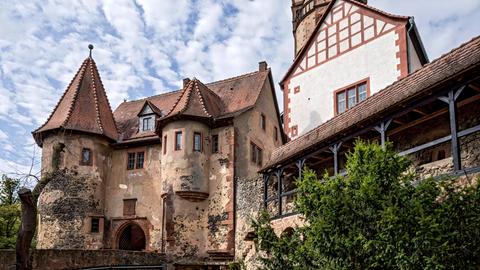 Die Burg Ronneburg ist etwa im 13. Jahrhundert und 750 Jahre alt. 