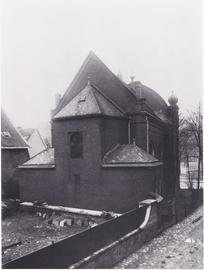 Schwarz-wß-Foto der Synagoge im Winter