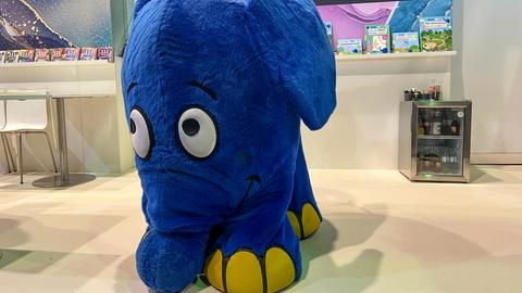 Walking Act "Blauer Elefant" auf der Buchmesse