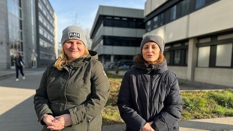 Eliza und Viktoriya sind als Streetworkerinnen für L-Off unterwegs.