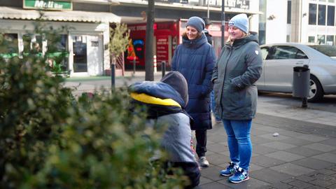 Streetworkerinnen Eliza und Viktoriya bei der Arbeit.