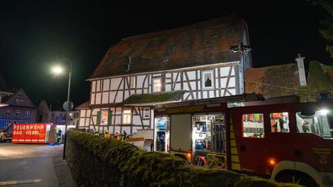 Das Haus in Florstadt, bei dem die Decke einstürzte, ist von außen zu sehen.