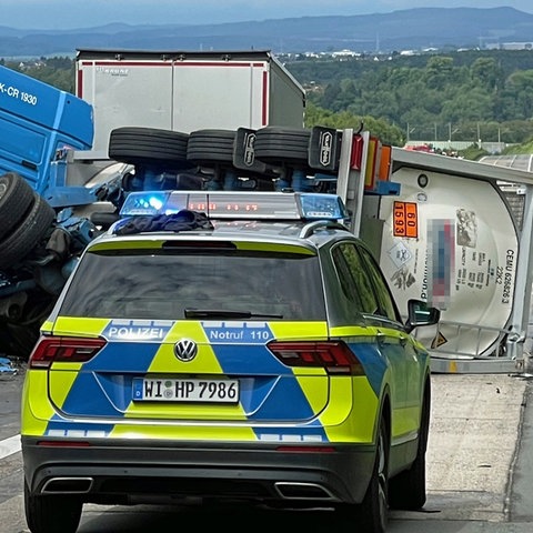Unfall mit einem Gefahrgut-Lastwagen auf der A3