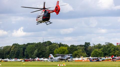 Rettungshubschrauber startet auf Flugplatz Gelnhausen