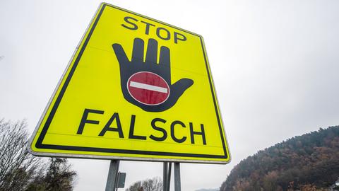 Warnschild gegen Geisterfahrer