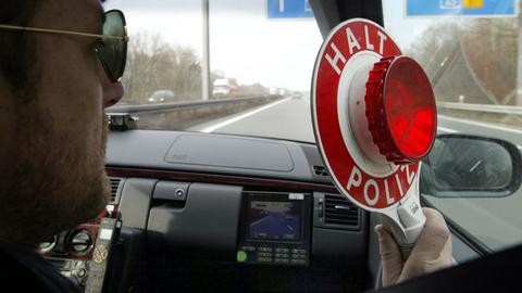 Polizei stoppt Autofahrer