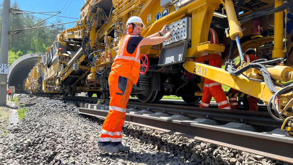 Deutsche Bahn will pünktlich sein Bauarbeiten an ICEStrecke Kassel