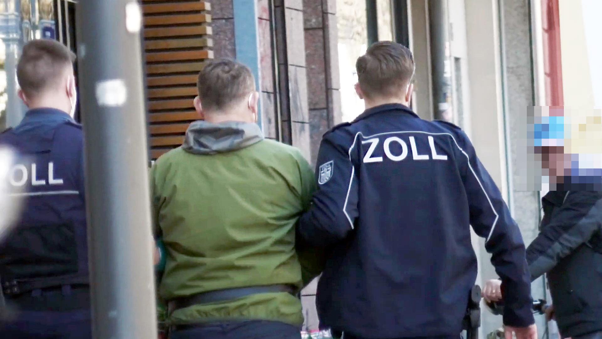 Festnahmen Bei Zoll-Razzia In Dienstleistungsbetrieben | Hessenschau.de ...