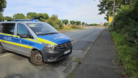 Polizeiwagen und Absperrung in Baunatal