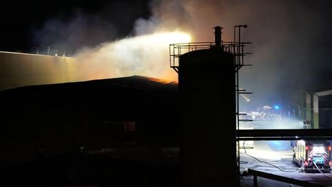 Feuerwehreinsatz in Lagerhalle in Darmstadt